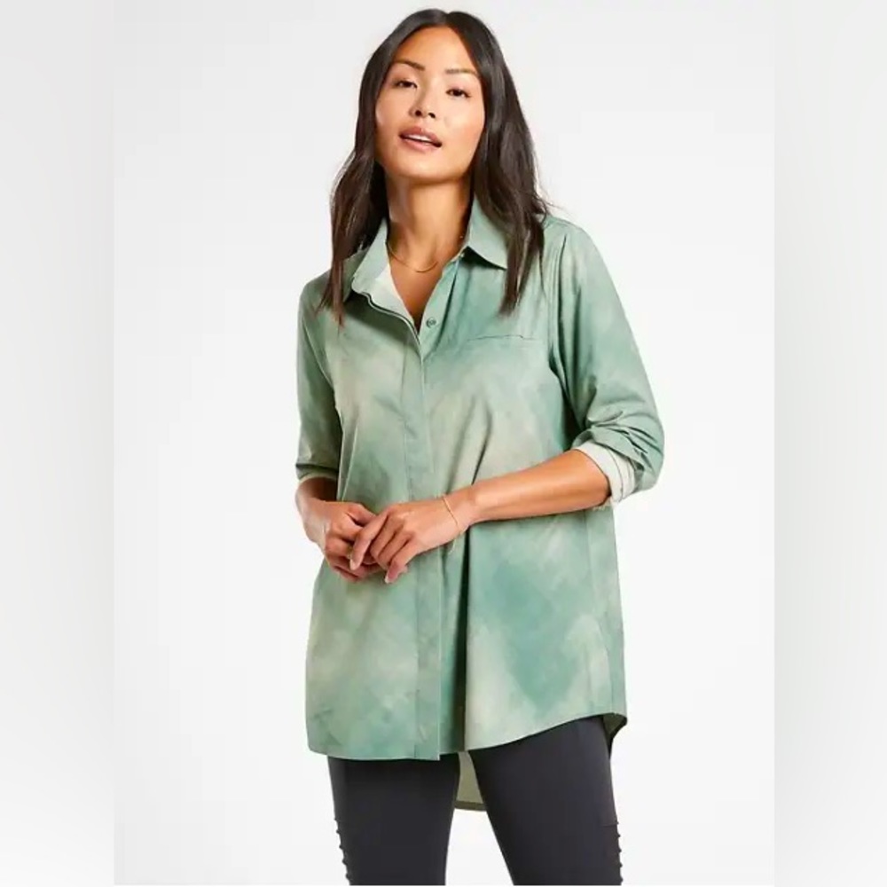 Athleta NWOT Urbanite Button Down Shirt (XS), Denali Minimalistic Grey print